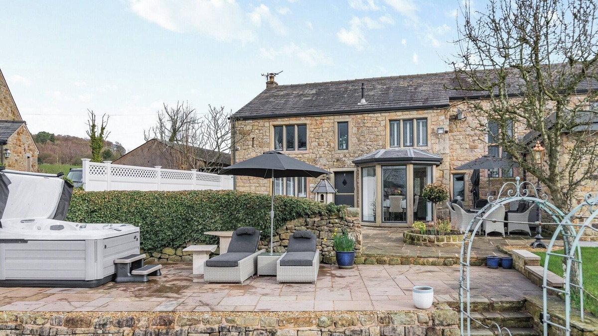 Hurst Green Cottage | 1 bedroom accommodation in Hurst Green