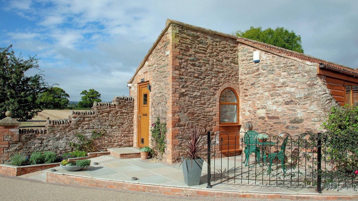 Bridgwater Cabin | 1 bedroom accommodation in Bridgwater