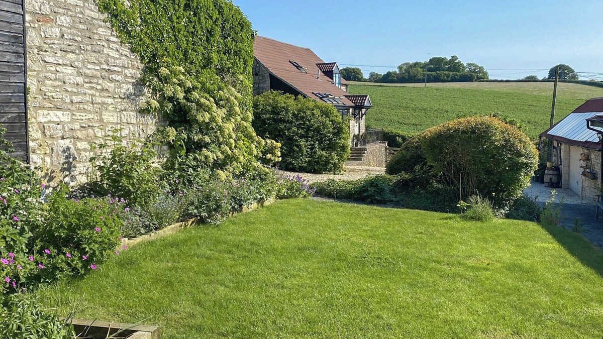 Peasedown Saint John Cottage | 1 bedroom accommodation in Carlingcott