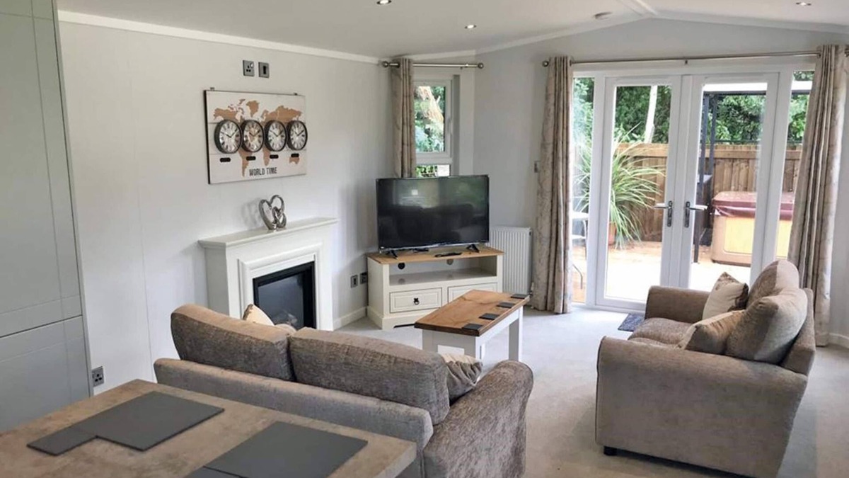 Little Weighton Cabin | 1 bedroom accommodation in Little Weighton, Nr Beverley