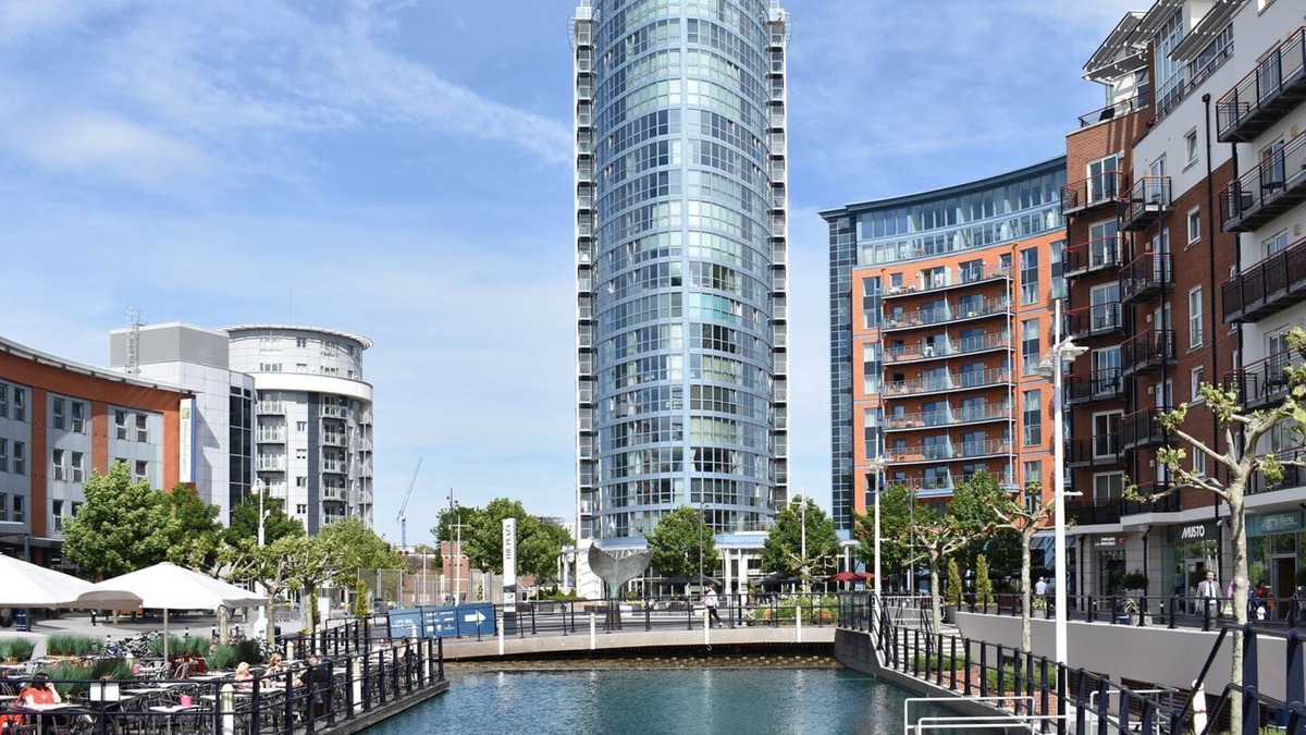 Portsmouth Cottage | 1 bedroom accommodation in Gunwharf Quays, near Portsmouth