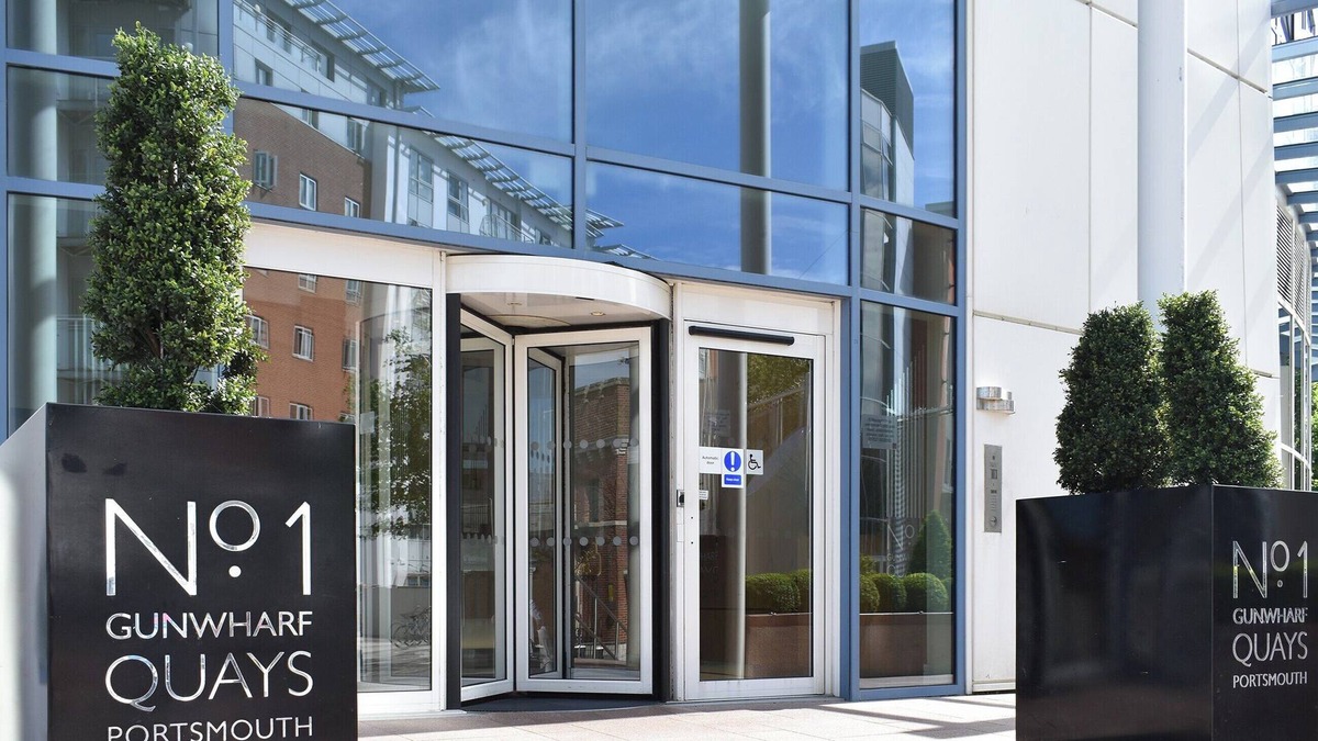 Portsmouth Cottage | 1 bedroom accommodation in Gunwharf Quays, near Portsmouth