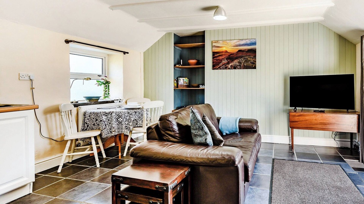 Haverfordwest Cottage | 1 bedroom accommodation in Treffynnon