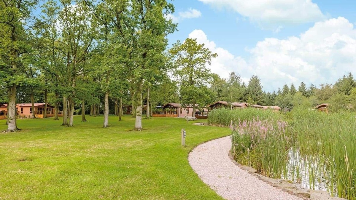 Congleton Ski Chalet | 1 bedroom accommodation in Eaton, Congleton