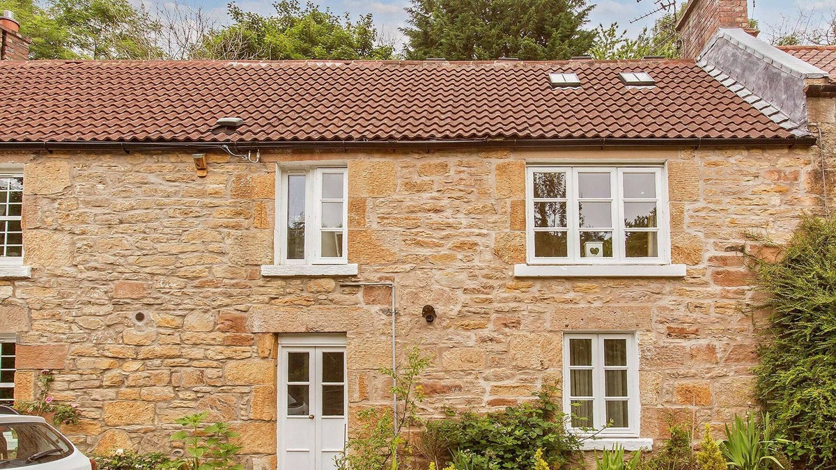 Cramond Bridge Cottage | 1 bedroom accommodation in Edinburgh