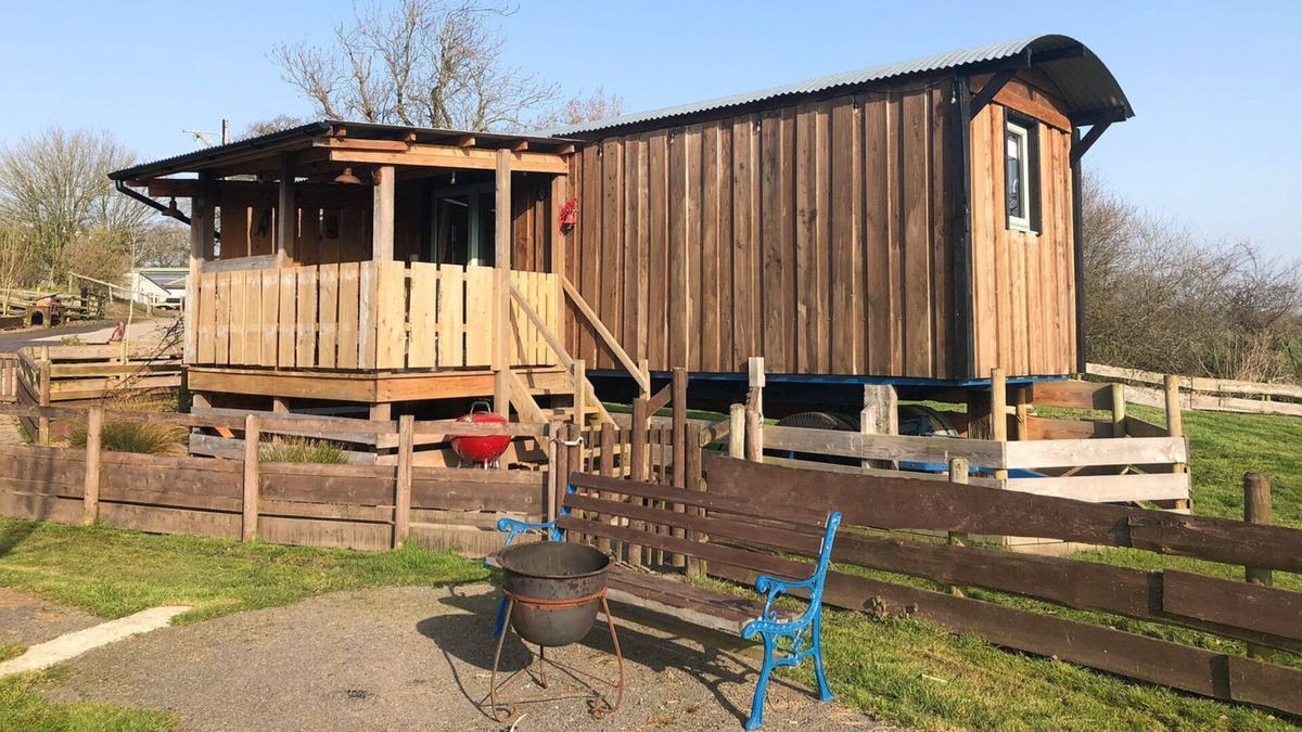 Gillingham Cottage | 1 bedroom accommodation in Motcombe, near Gillingham