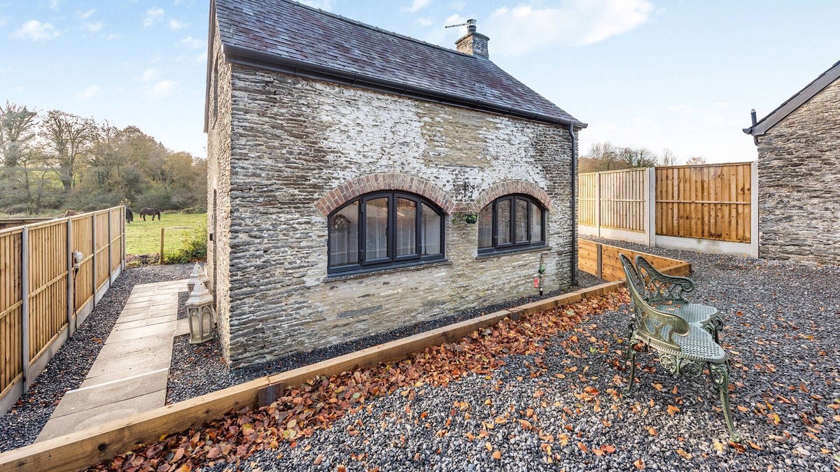 Lampeter Cottage | 1 bedroom accommodation in Cribyn, near Lampeter