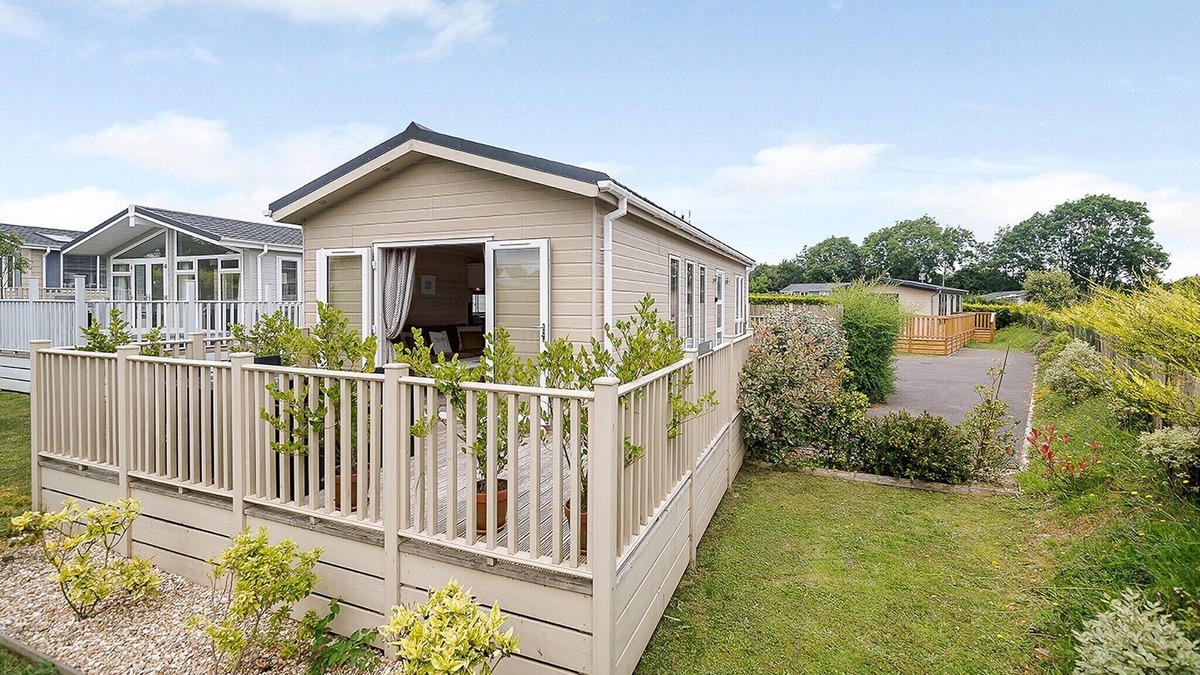 Honiton Cabin | 1 bedroom accommodation in Honiton