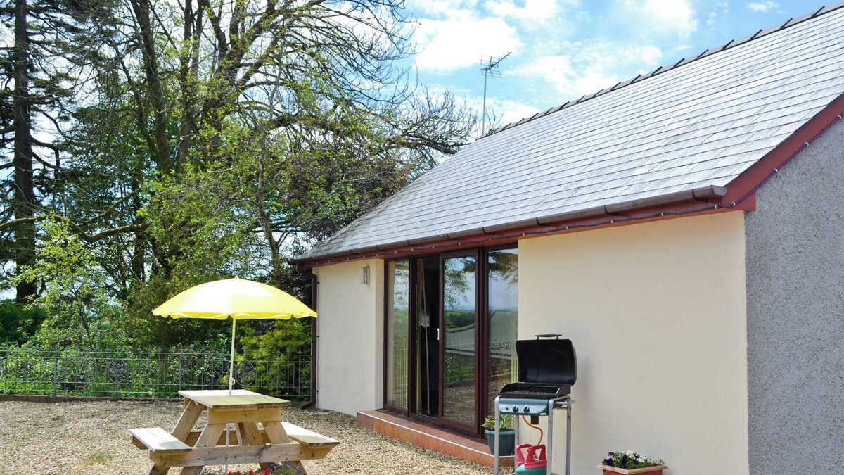 Llanybri Cottage | 1 bedroom accommodation in Cwmbach, near Whitland