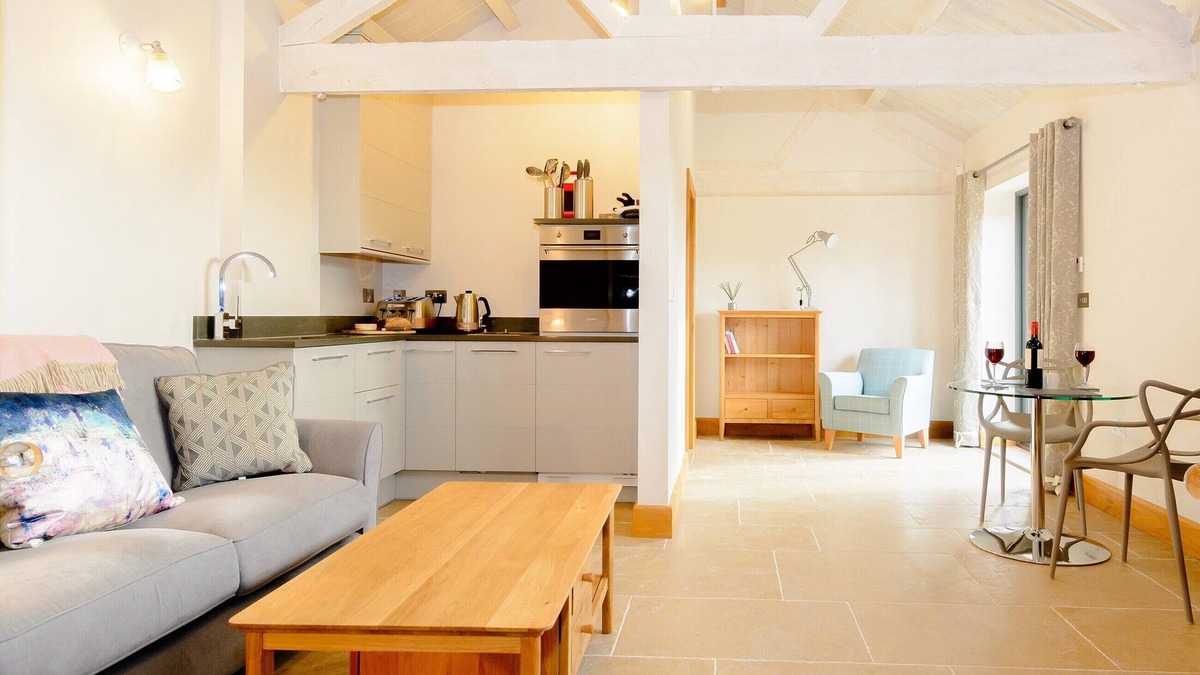 Broad Town Cottage | 1 bedroom accommodation in Thornhill, near Royal Wootton Bassett