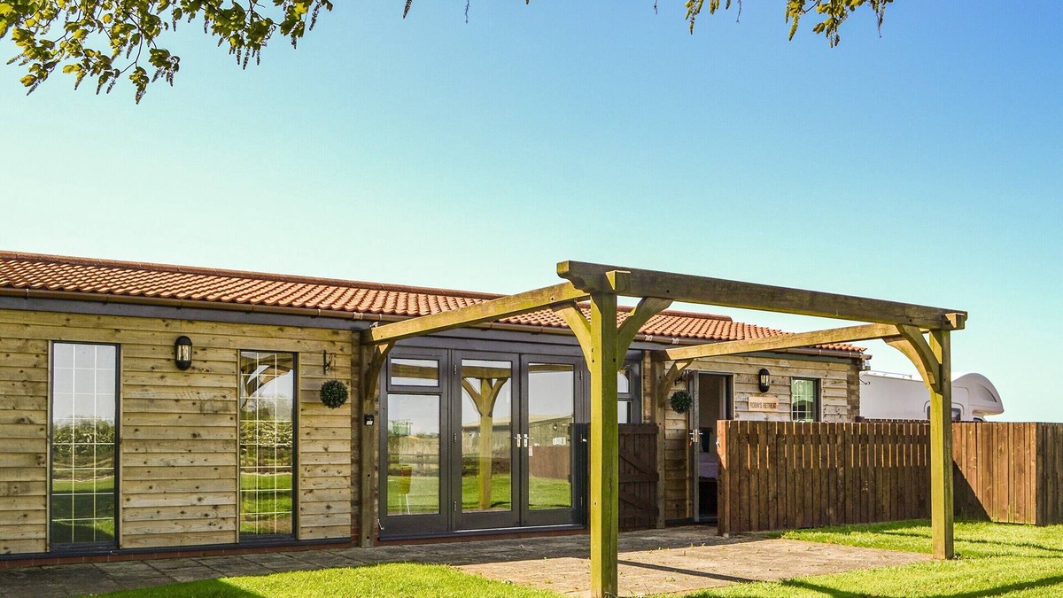 Withernsea Cottage | 1 bedroom accommodation in Hollym