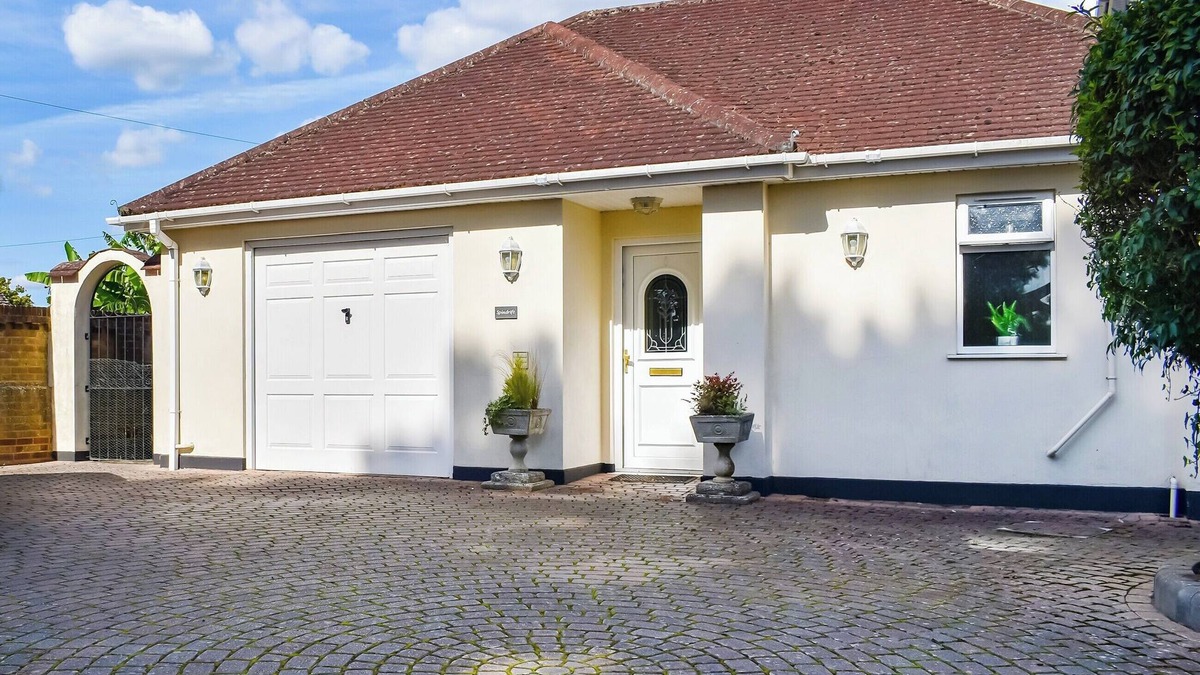 Hamworthy Cottage | 1 bedroom accommodation in Poole