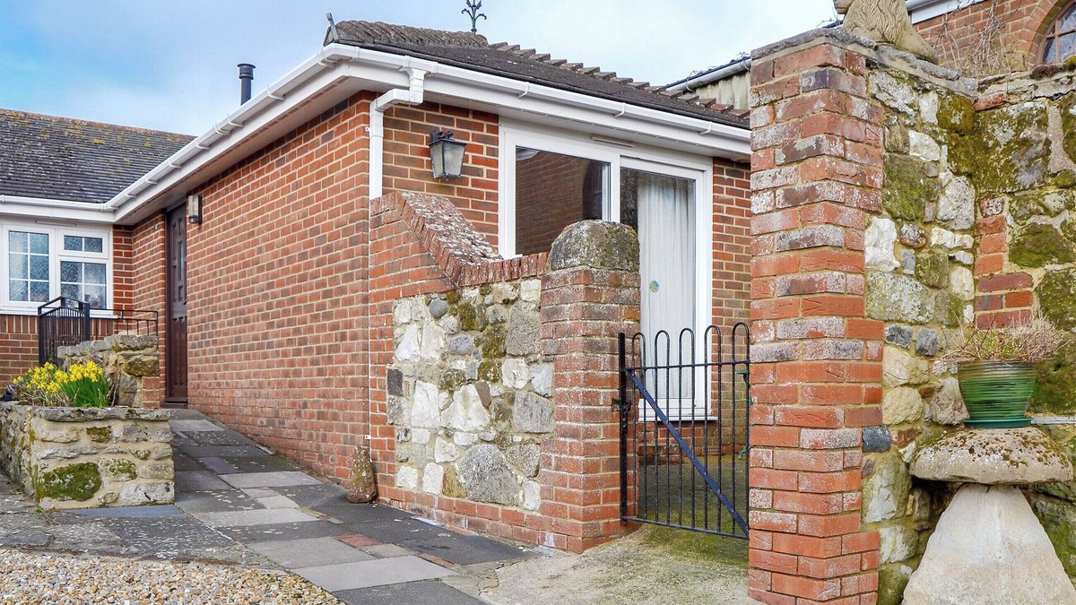 Apse Heath Cottage | 1 bedroom accommodation in Apse Heath, near Shanklin