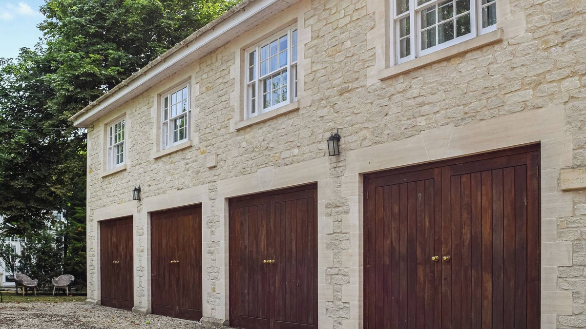 Thame Apartment | 1 bedroom accommodation in Tetsworth, near Oxford