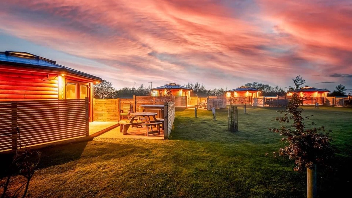 Fitling Ski Chalet | 1 bedroom accommodation in Fitling, Nr Hornsea