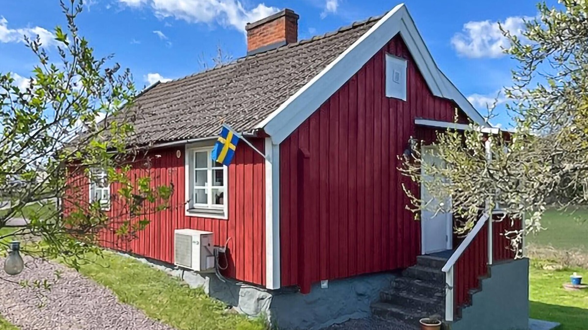 Blomstermala House | 1 bedroom amazing home in Tålebo