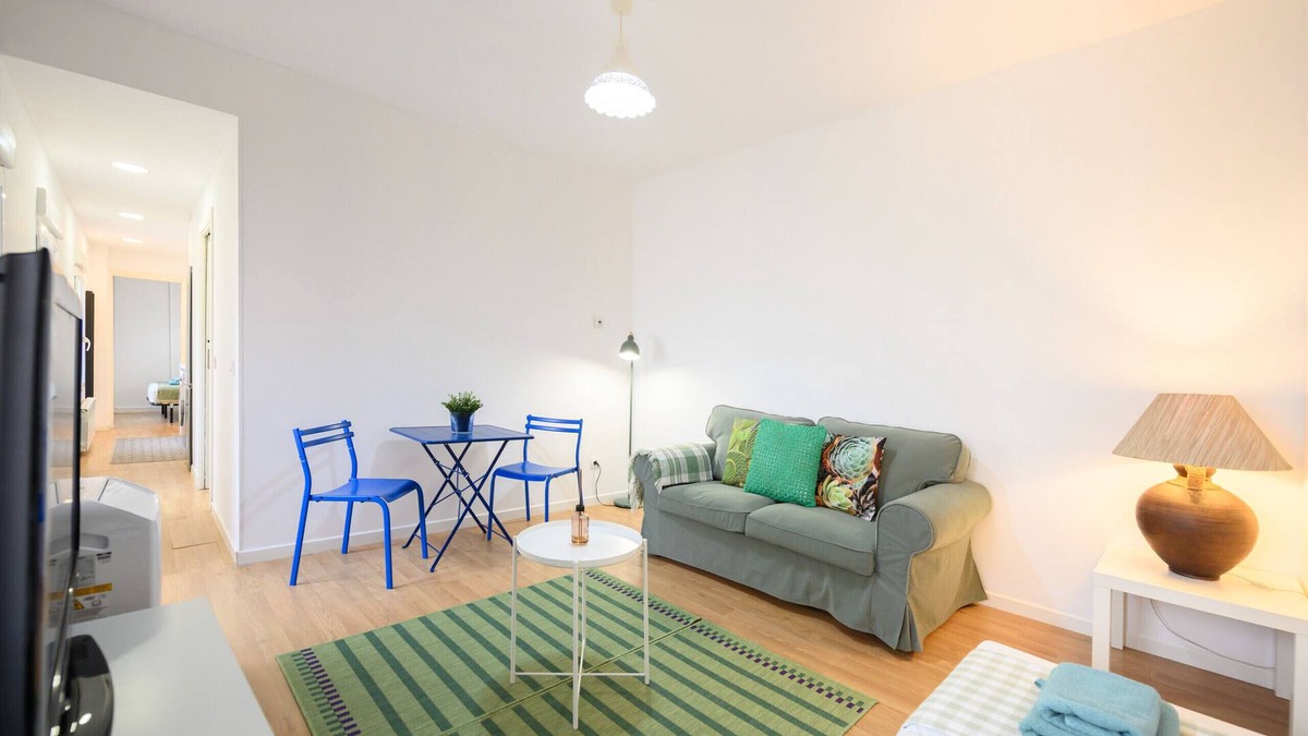 Ciudad Jardin Apartment | 1 Bedroom Apartment in Chamartin-Madrid, Ideal for Couples or Professionals