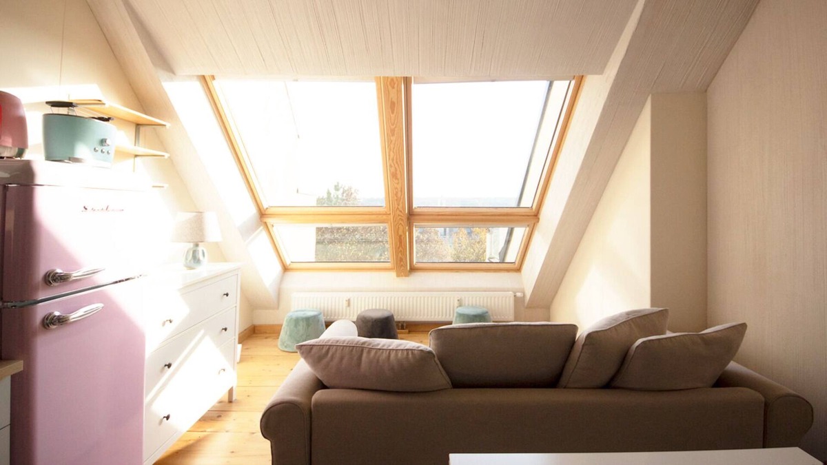 Penzing Condo | 1 Bedroom Apartment in the attic with view over Schönbrunn Park