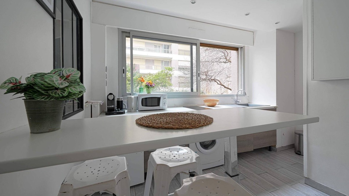 16th Arrondissement Apartment | 1 Bedroom Apartment - Monet Museum & Trocadero