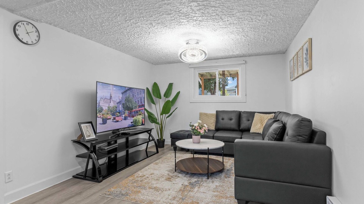 Anjou House | 1 Bedroom Apartment-Near Metro Station