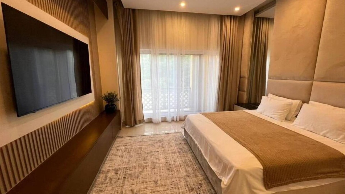Rawalpindi Apartment | 1 Bedroom Apartment with Golf Course Views