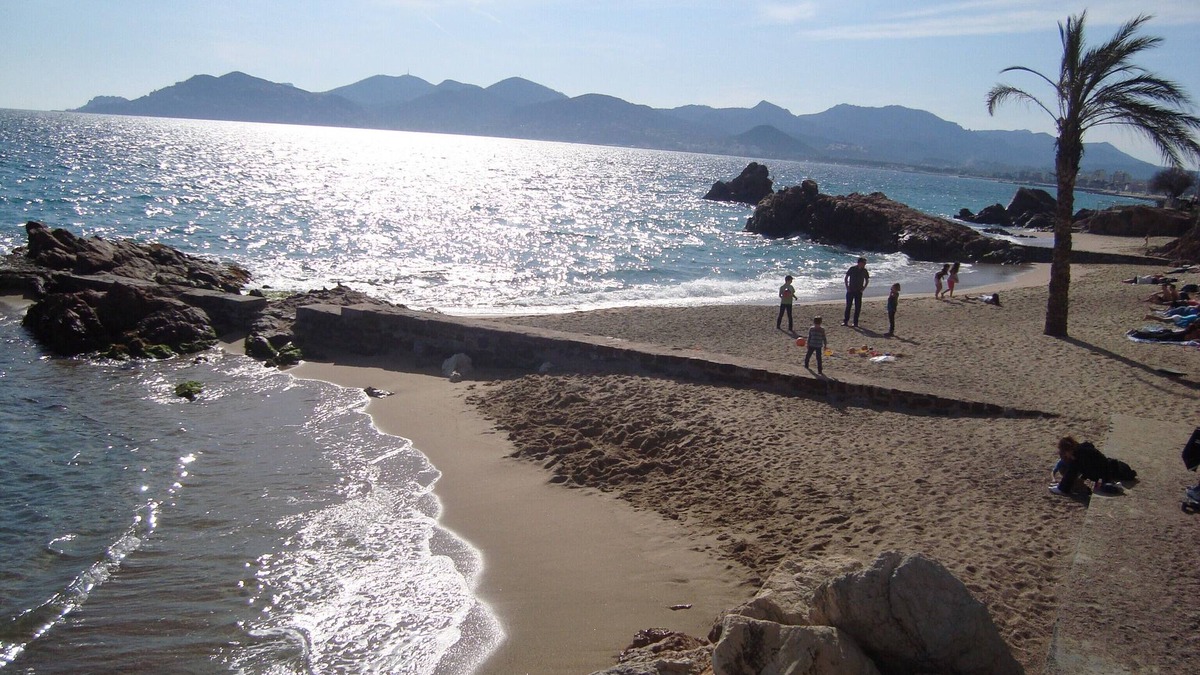 Cannes La Bocca Apartment | 1 bedroom apartment with pool, facing the sea, 50m from the beach