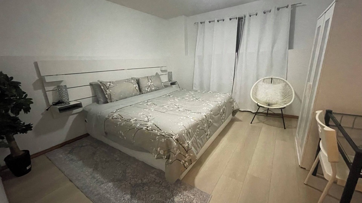 Calgary House | 1 bedroom Basement Suite with king bed