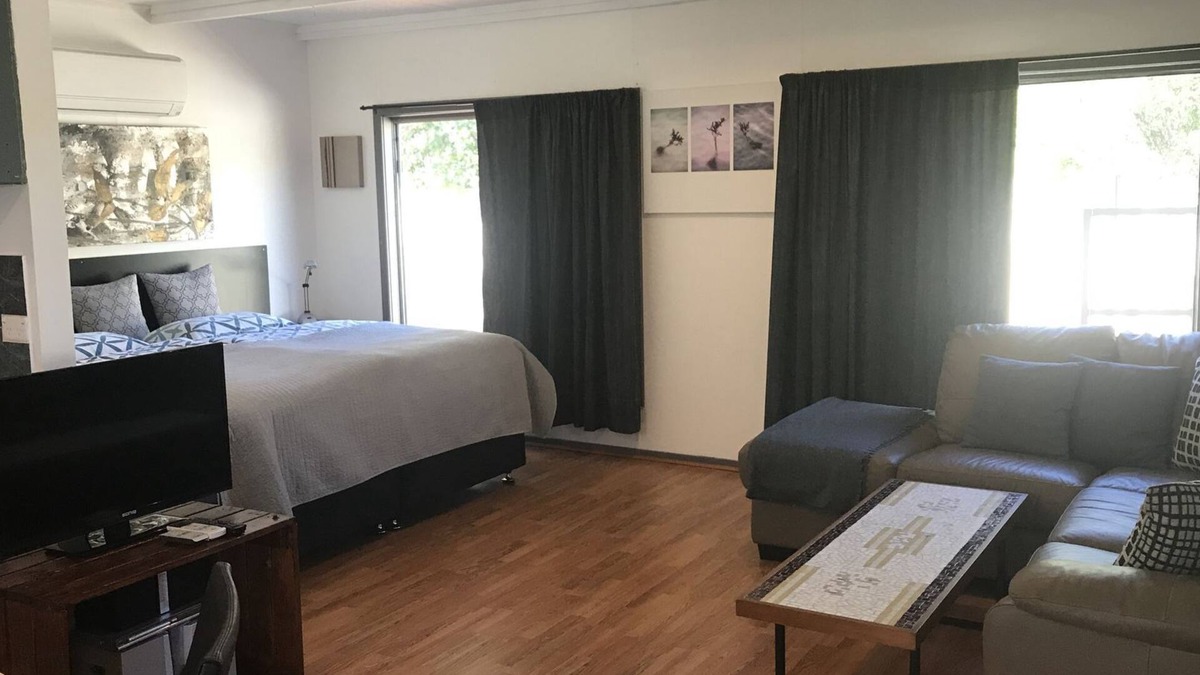 Lancelin House | 1 Bedroom Beach Studio7