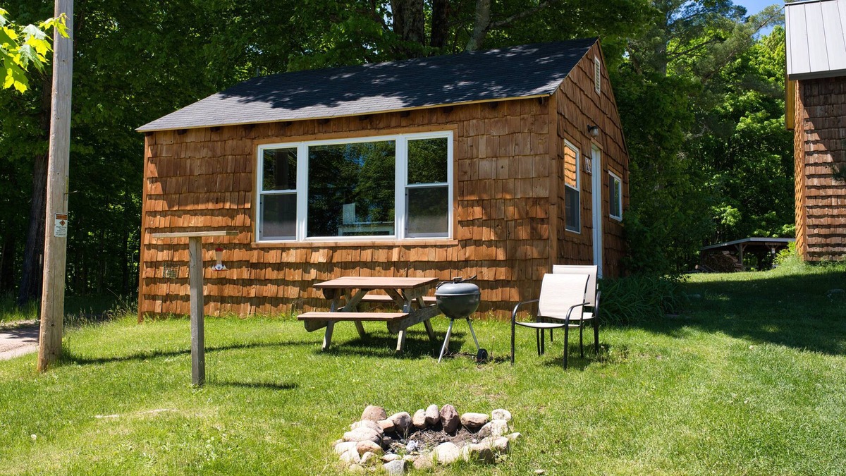 Au Train Cabin | 1 bedroom cabin on lakefront property. Pet friendly.