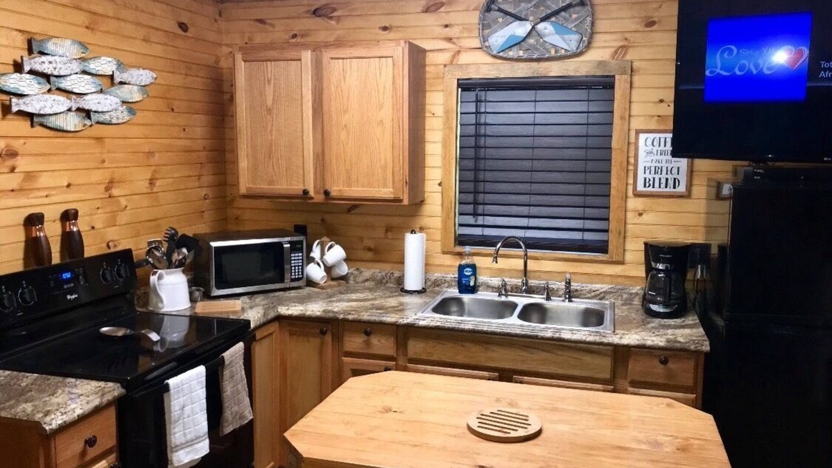 Unaka Cabin | 1 Bedroom Cabin located in Cherokee National Forest near Tellico Plains, Tn
