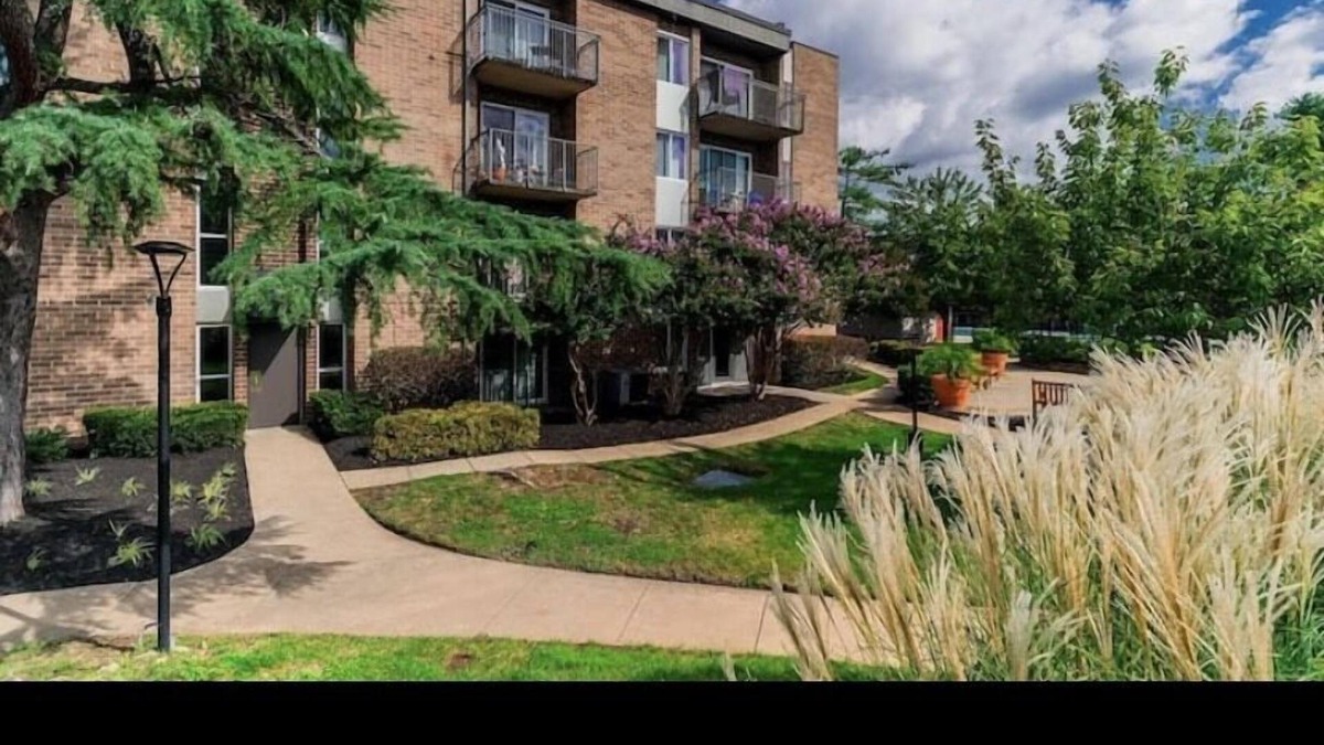 Landmark Apartment | 1 Bedroom Condo Near the heart of Alexandria