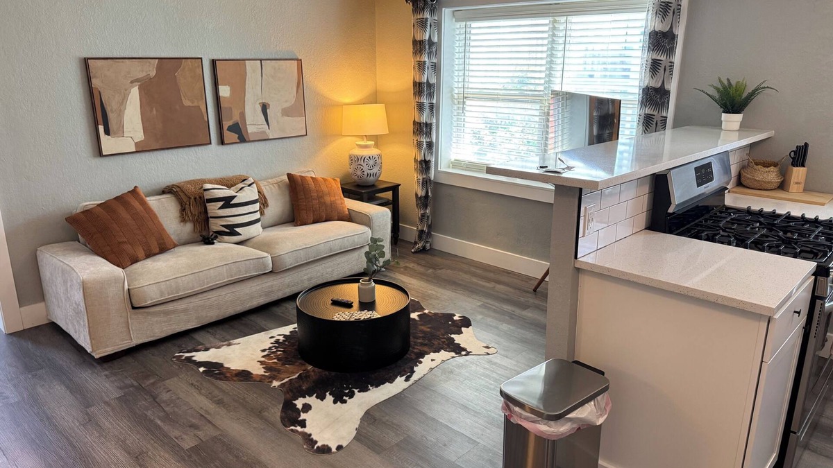 Country Club Plaza Area Apartment | 1 Bedroom Condo on the Plaza 41