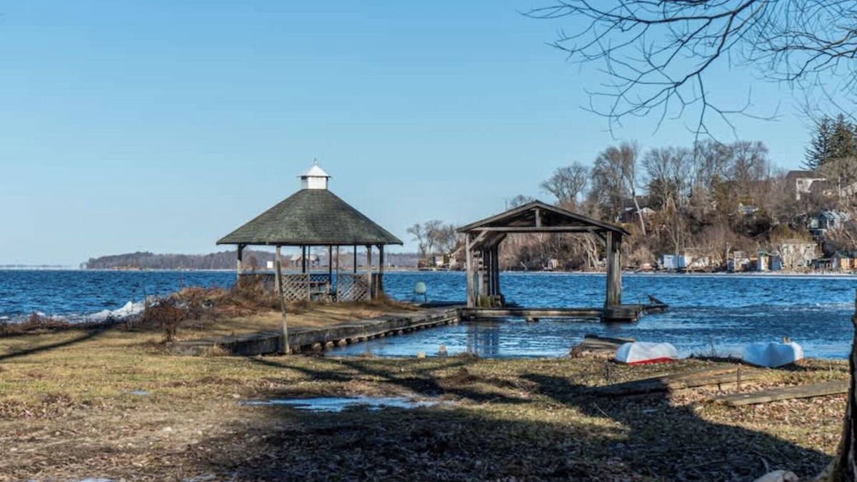 Harwood Cabin | 1 Bedroom Cottage #3: Willow Bay