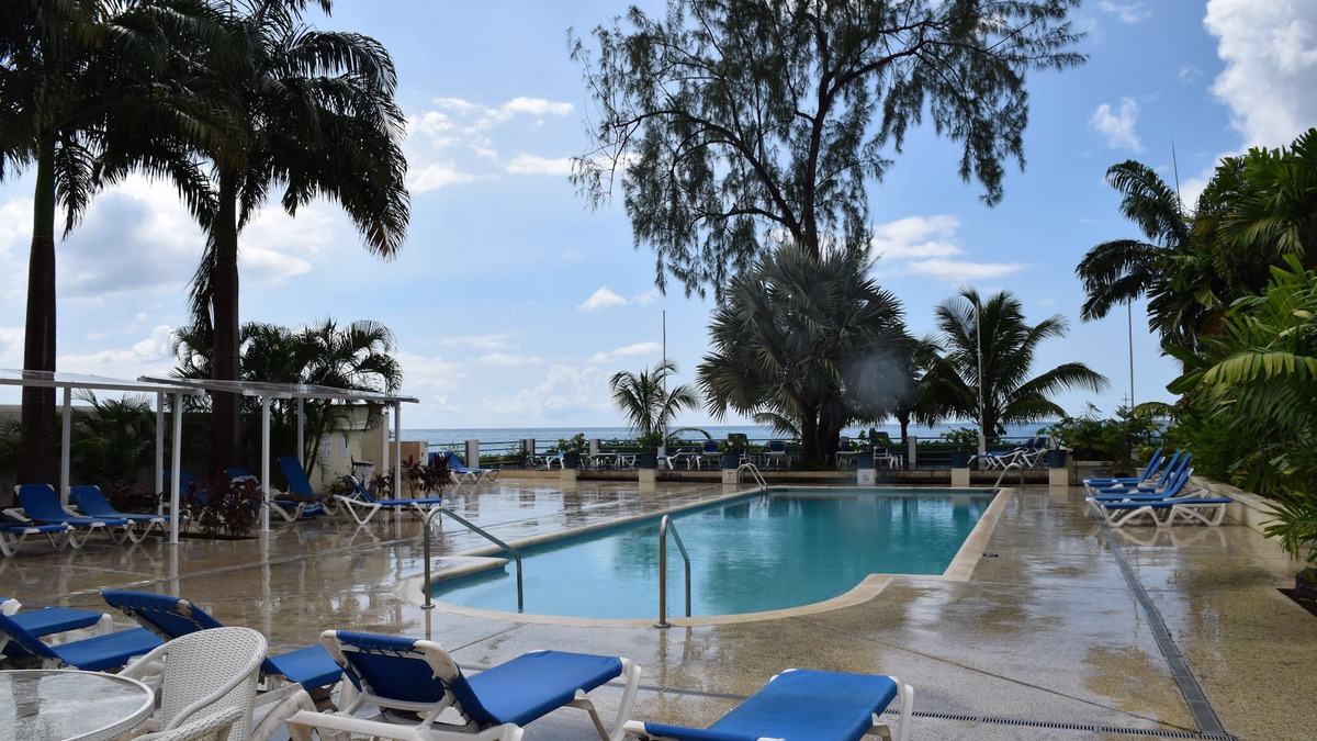 Sandy Lane Apartment | 1 Bedroom flat, Air. Cond, Swimming Pool, 10 minutes from Beach