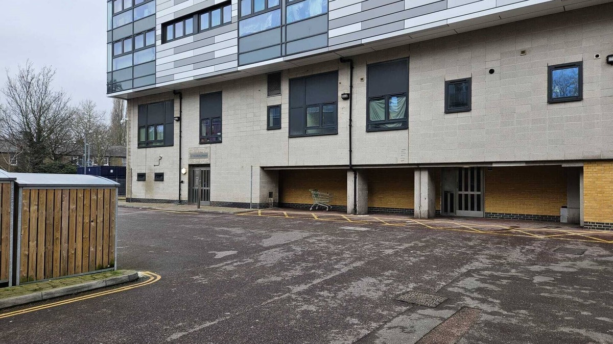 St. Mary's Park Apartment | 1 bedroom flat in Battersea