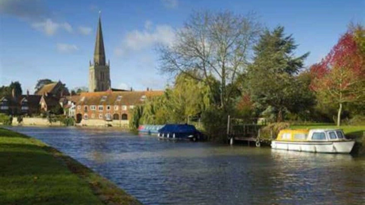 Abingdon Apartment | 1 bedroom flat sleeps 4 in Abingdon Oxfordshire
