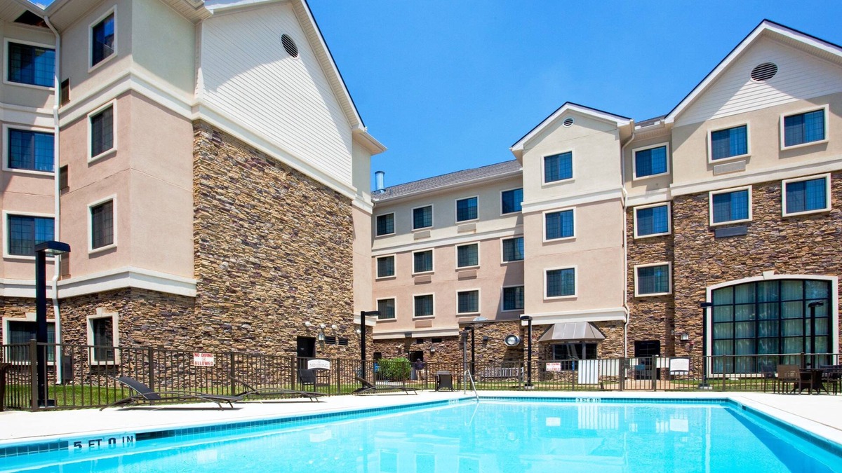Durham Condo | 1 Bedroom | Free Wi-Fi, Pool, Free Breakfast