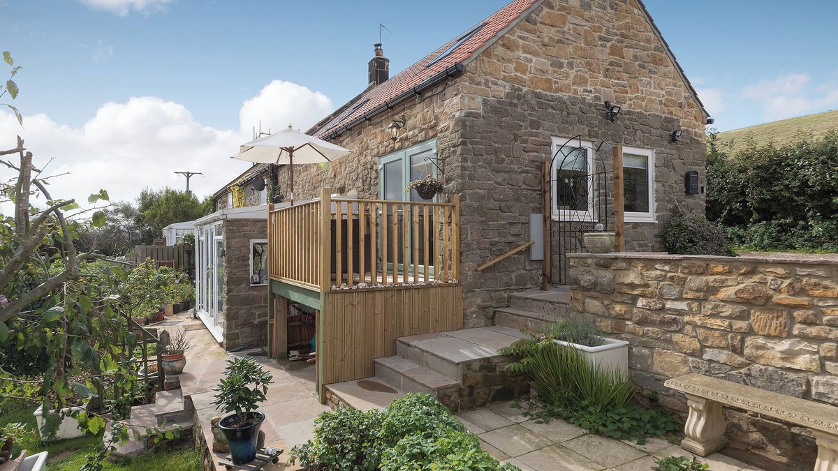 Easington Cottage | 1 bedroom accommodation in Grinkle, near Easington