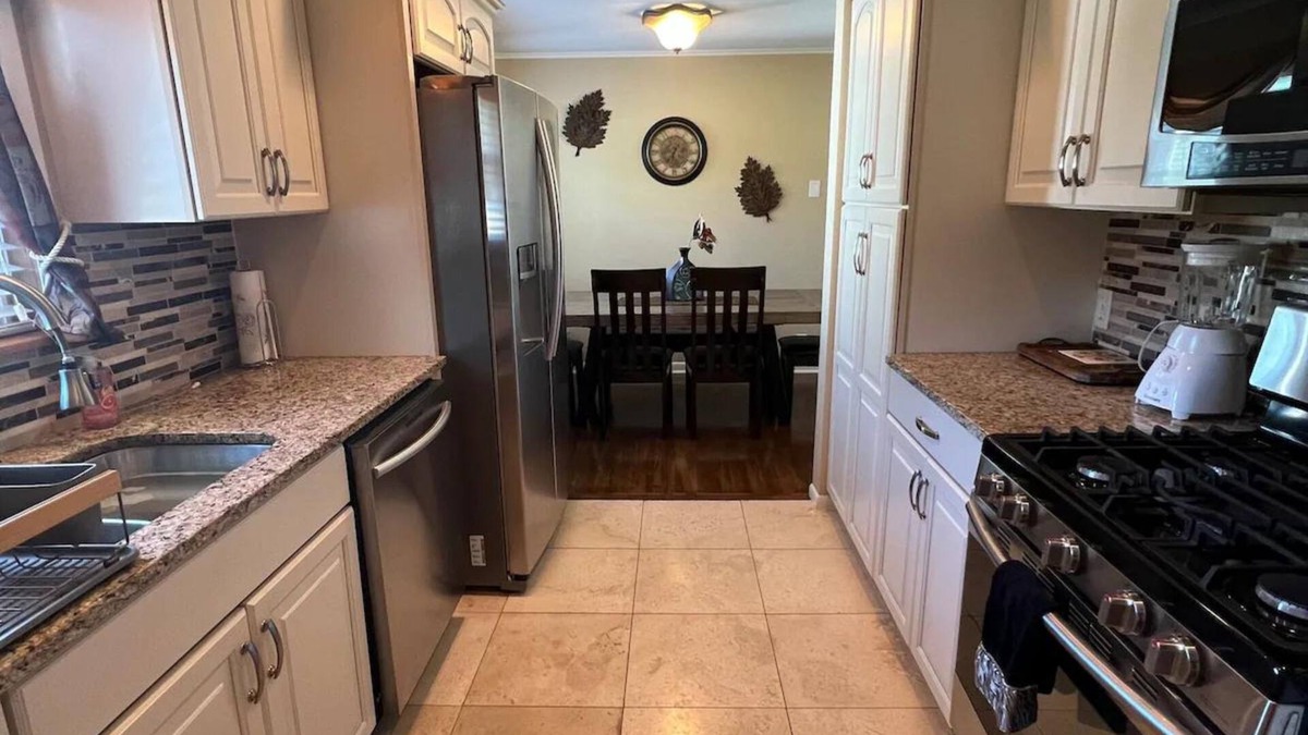 Tulsa House | 1 Bedroom House, Mins to Downtown - Hidden Treasure