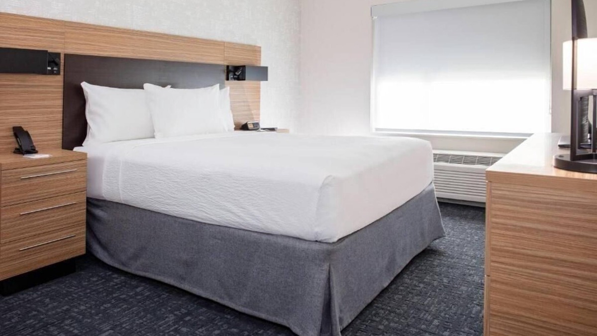 Airport North Apartment | 1 Bedroom King Suite Near Airport Lakes Park ORL