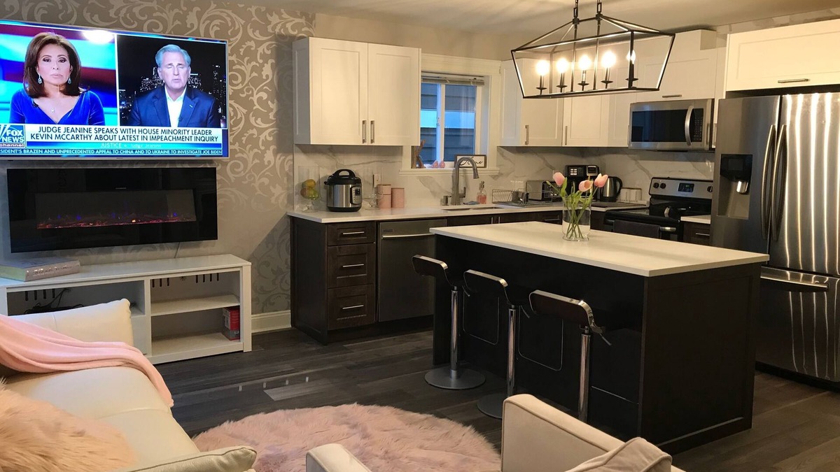 Langford House | 1 Bedroom LUX Farmhouse Bear Mountain Victoria - Suite Lower Level (LL)