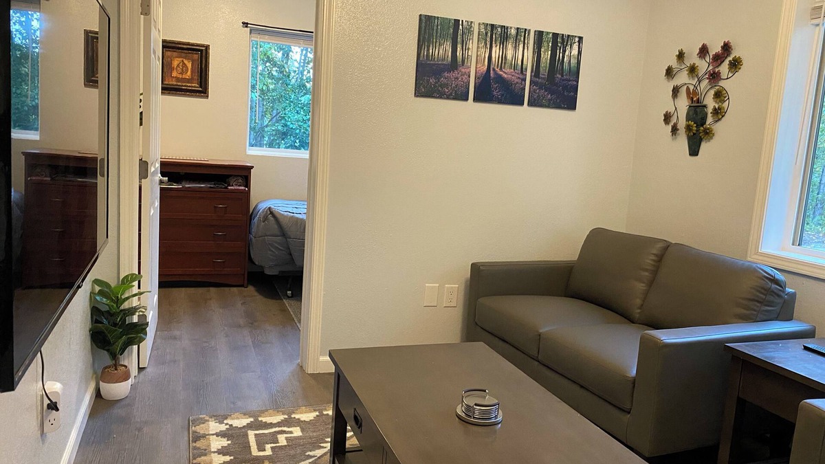 Wasilla House | 1 BEDROOM, PRIVATE QUIET COTTAGE NEAR 2 LAKES