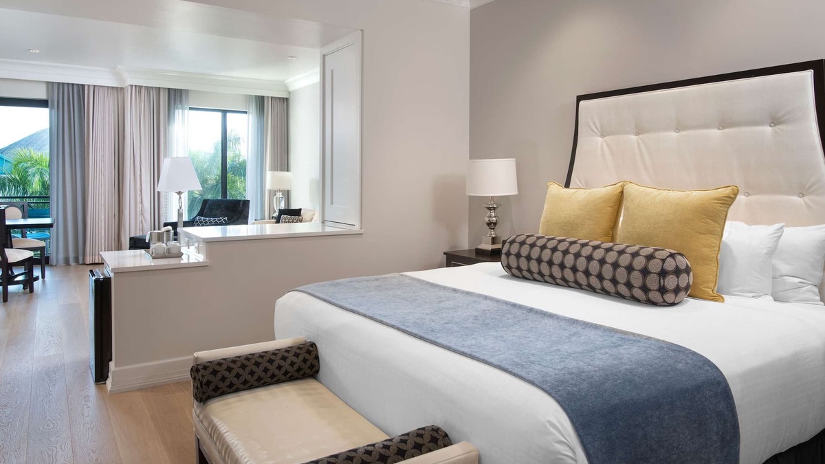 Old Naples Hotel | 1-Bedroom Suite at a 4⭐️ Hotel