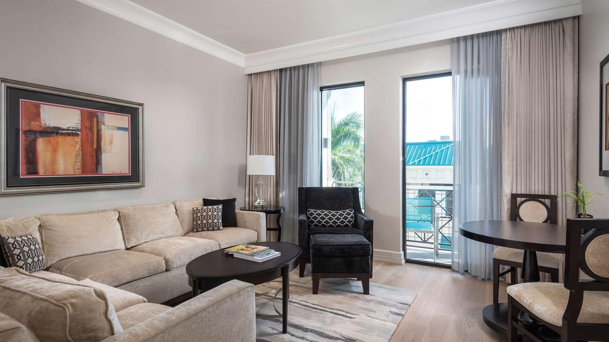 Old Naples Hotel | 1-Bedroom Suite at a 4⭐️ Hotel