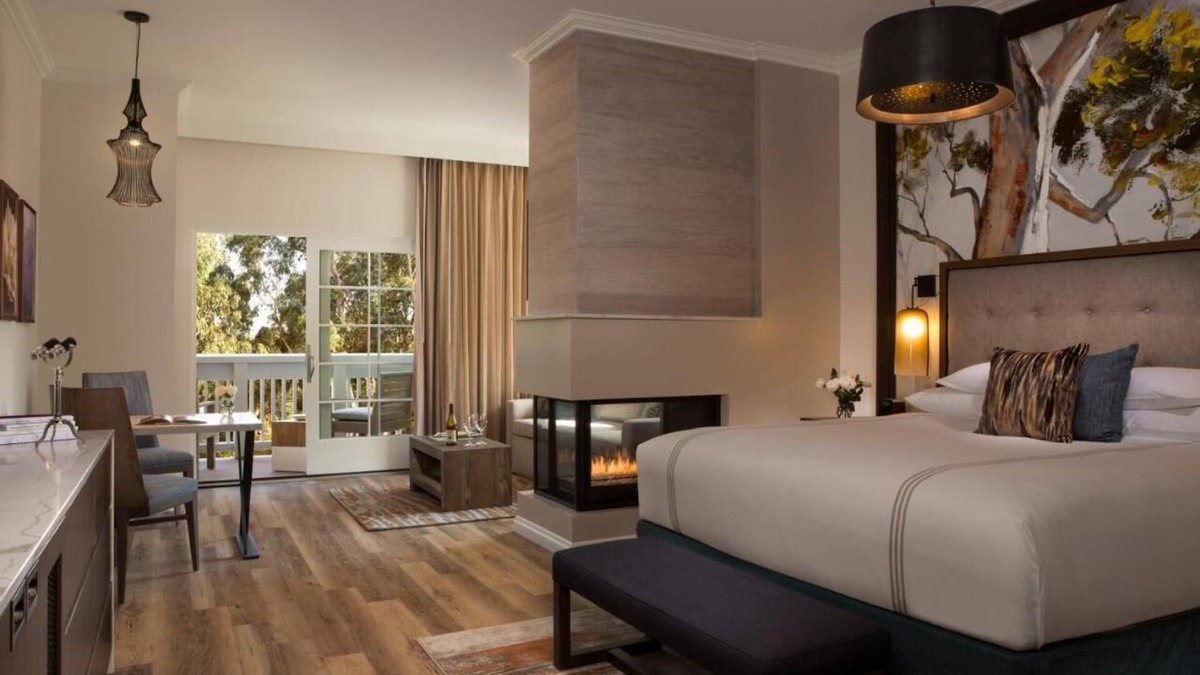 Napa Hotel | 1-Bedroom Suite at a 4⭐️ Hotel