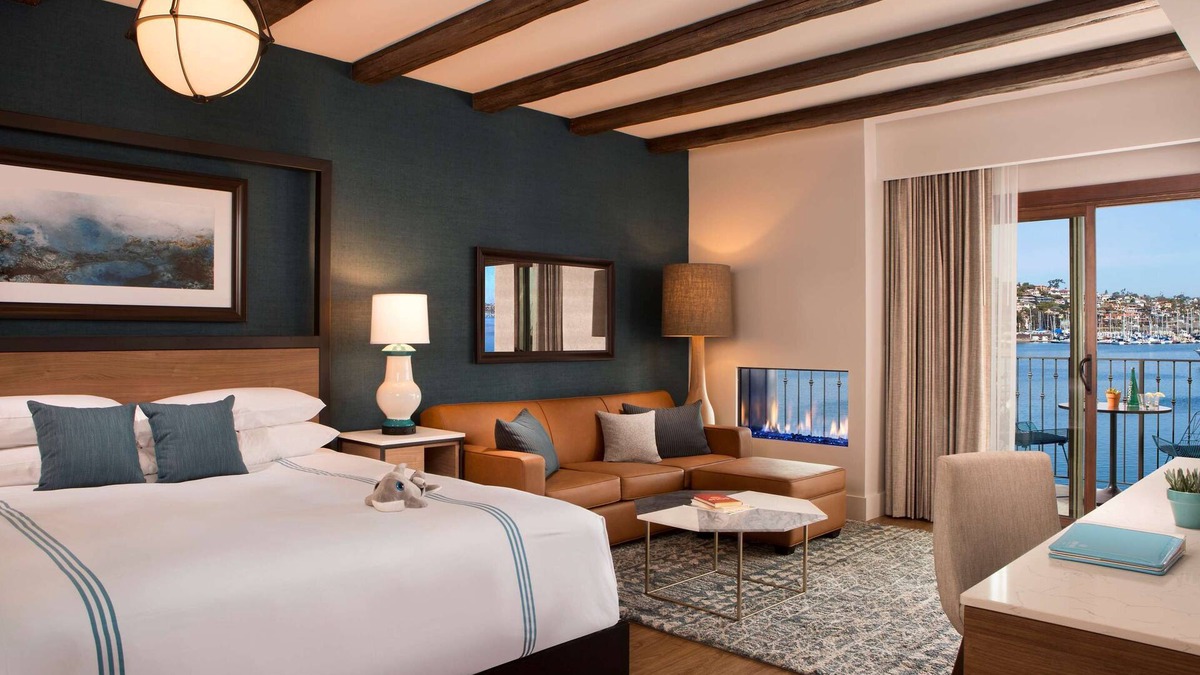 La Playa Hotel | 1-Bedroom Suite at a 4⭐️ Hotel