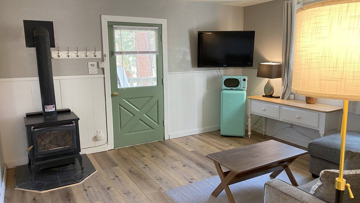 Mammoth Lakes Bed & Breakfast | 1-bedroom Suite Free Breakfast Hot Tub