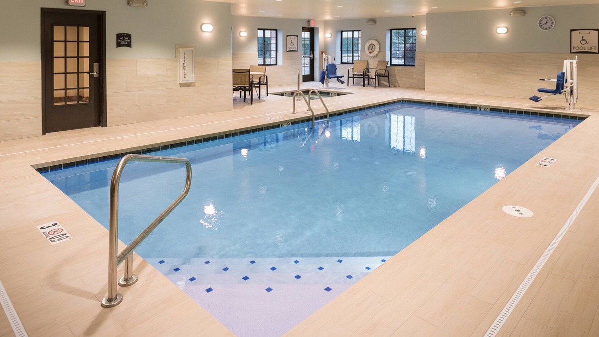 West Omaha Condo | 1 Bedroom Suite | King Suite. Free Breakfast