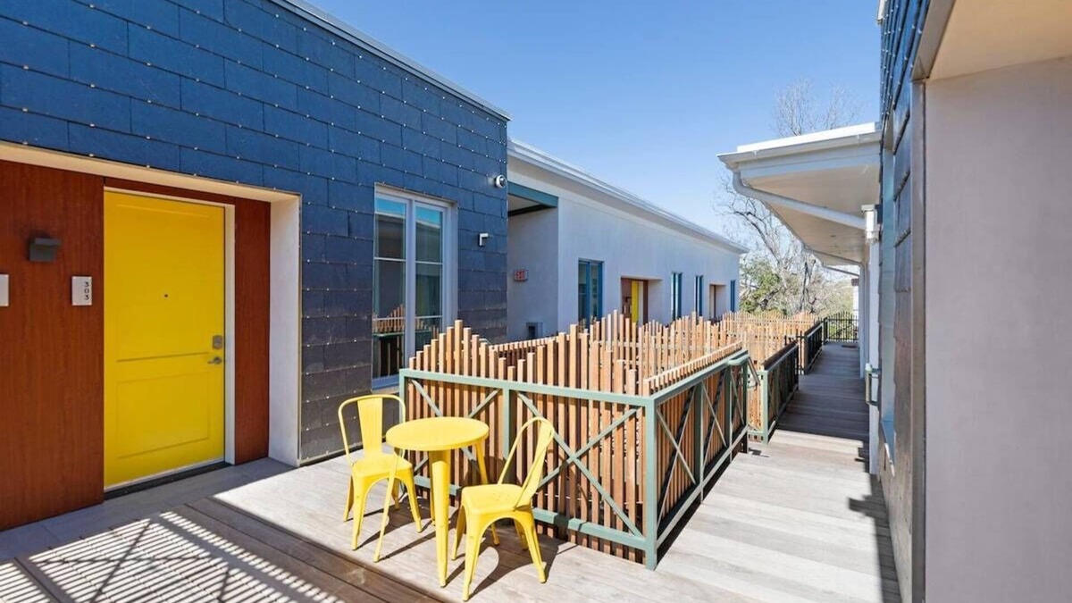 Cannonborough Elliotborough Apartment | 1 Bedroom Suite - One Block from King Street! Pet Friendly