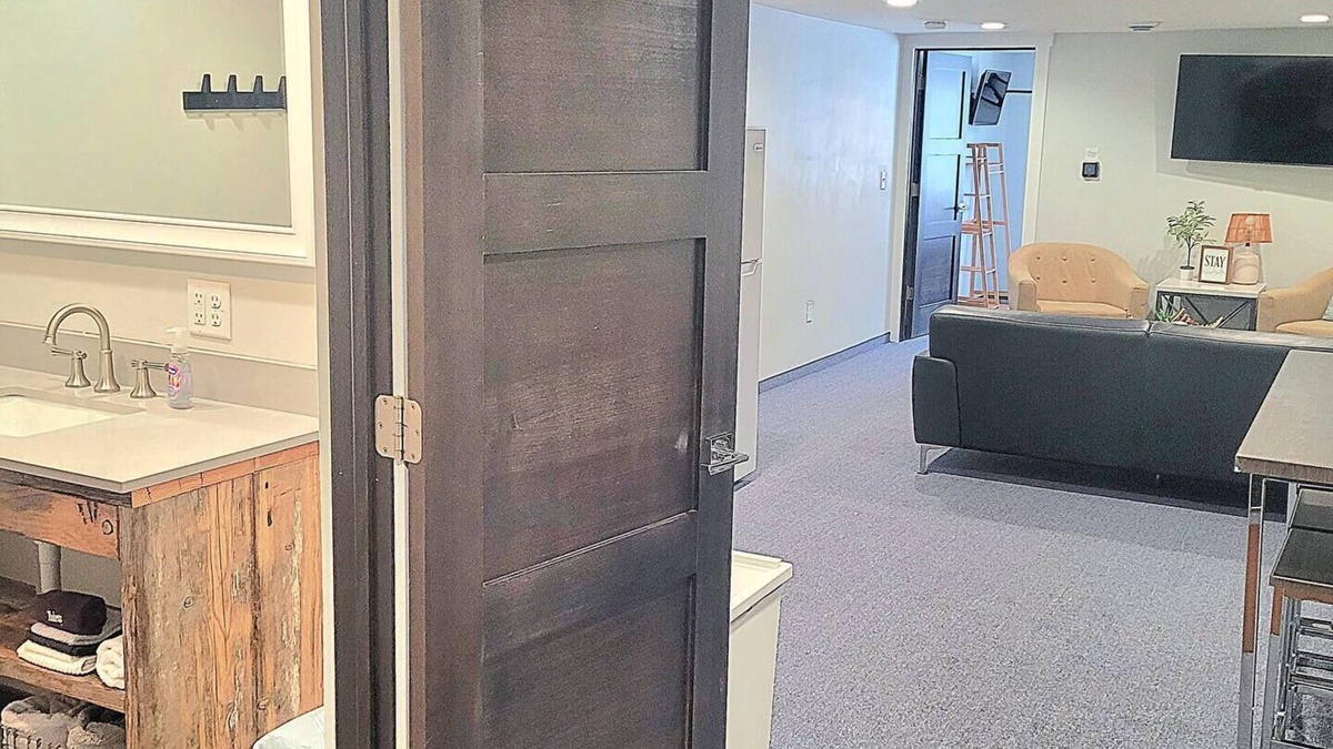 Arnolds Park Apartment | 1 Bedroom Suite-Stay Suites-Hwy 71 Arnolds Park